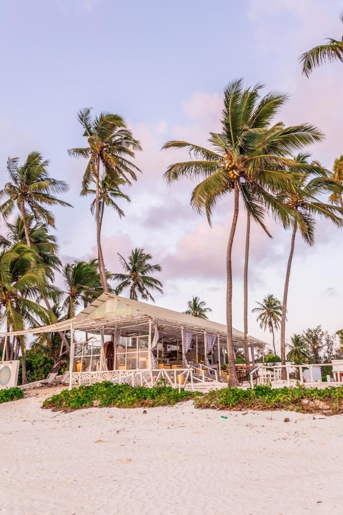 Pili Pili Orient Beach Resort Bwejuu Bagian luar foto