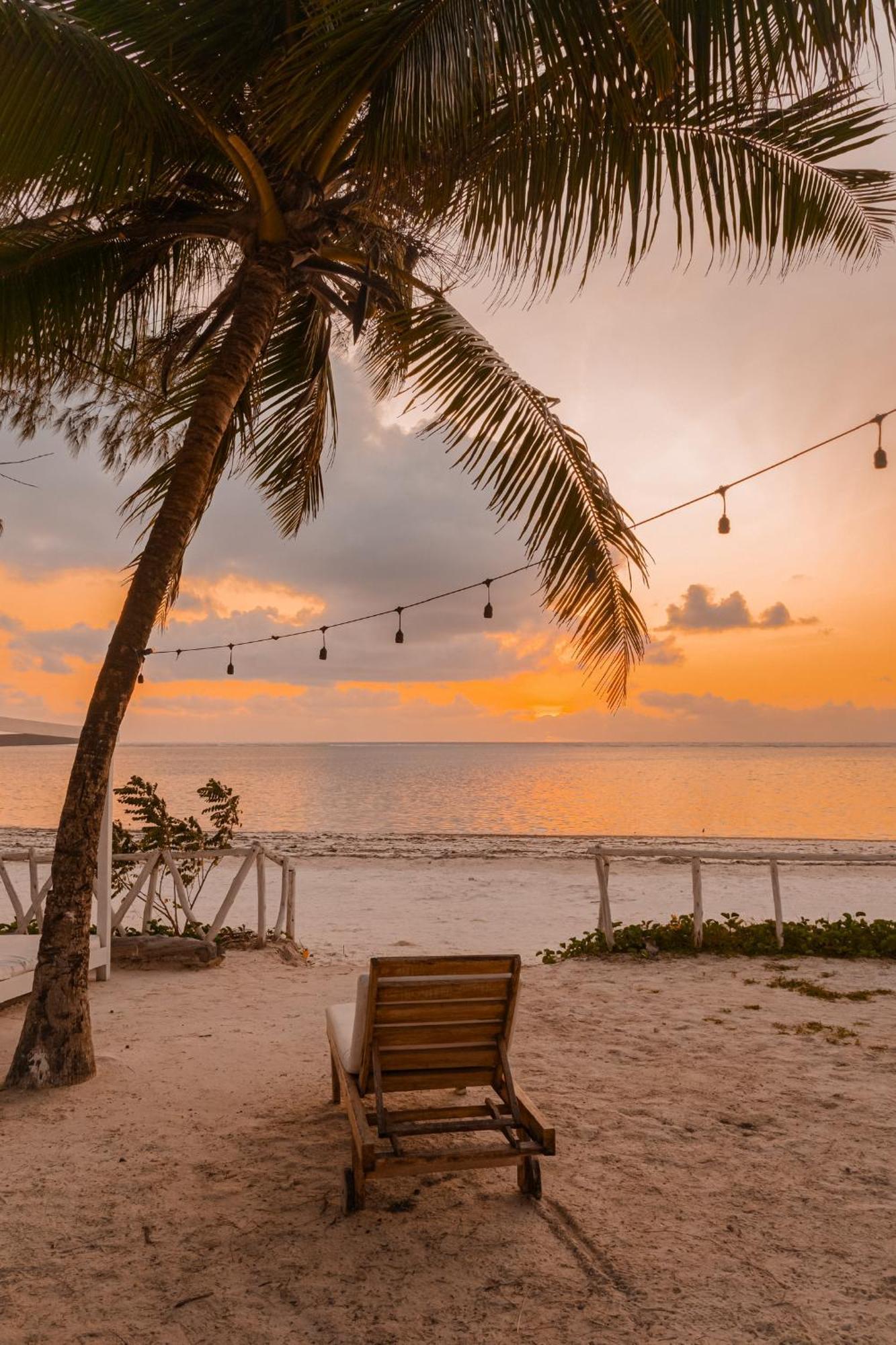 Pili Pili Orient Beach Resort Bwejuu Bagian luar foto
