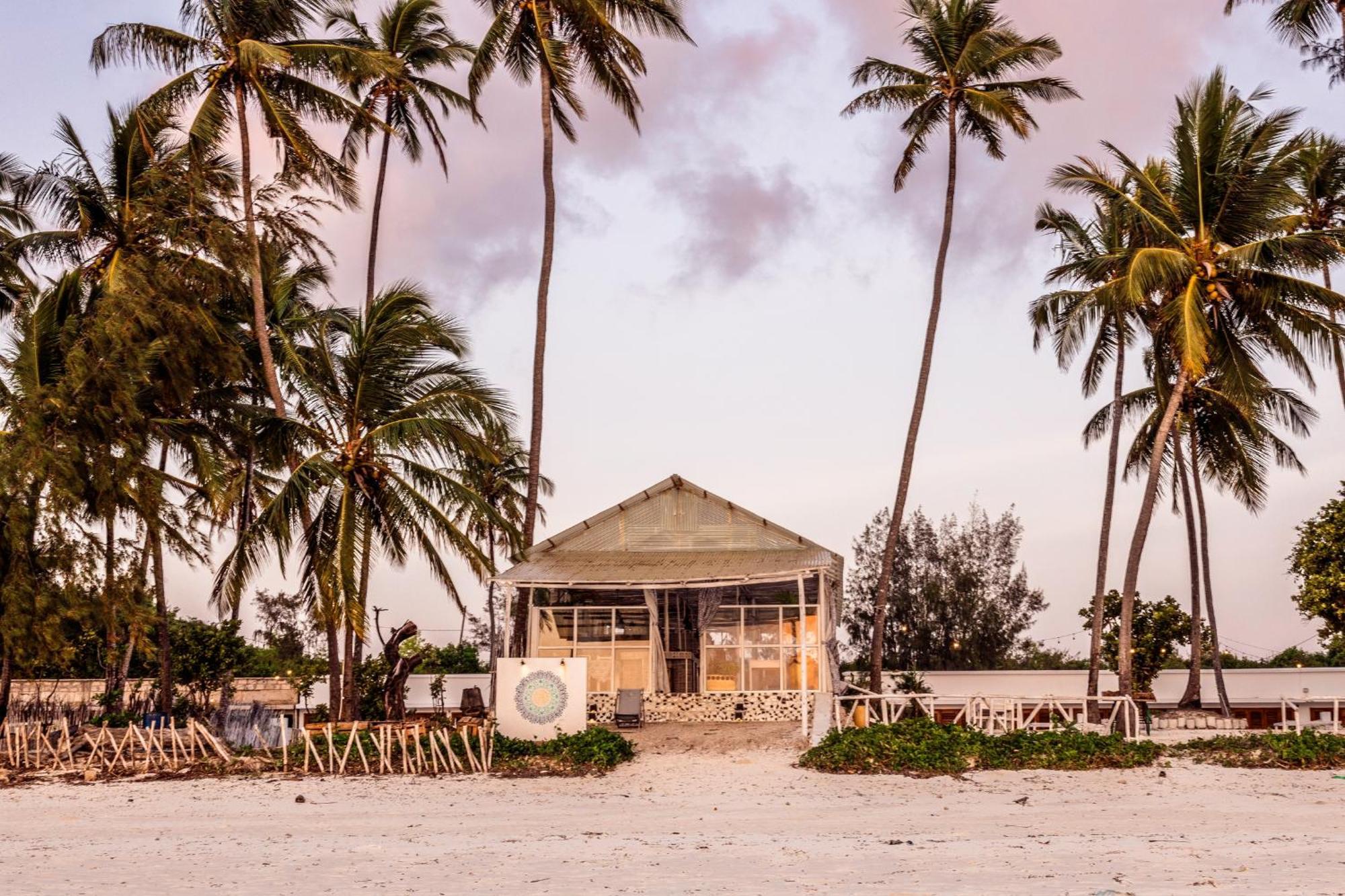 Pili Pili Orient Beach Resort Bwejuu Bagian luar foto